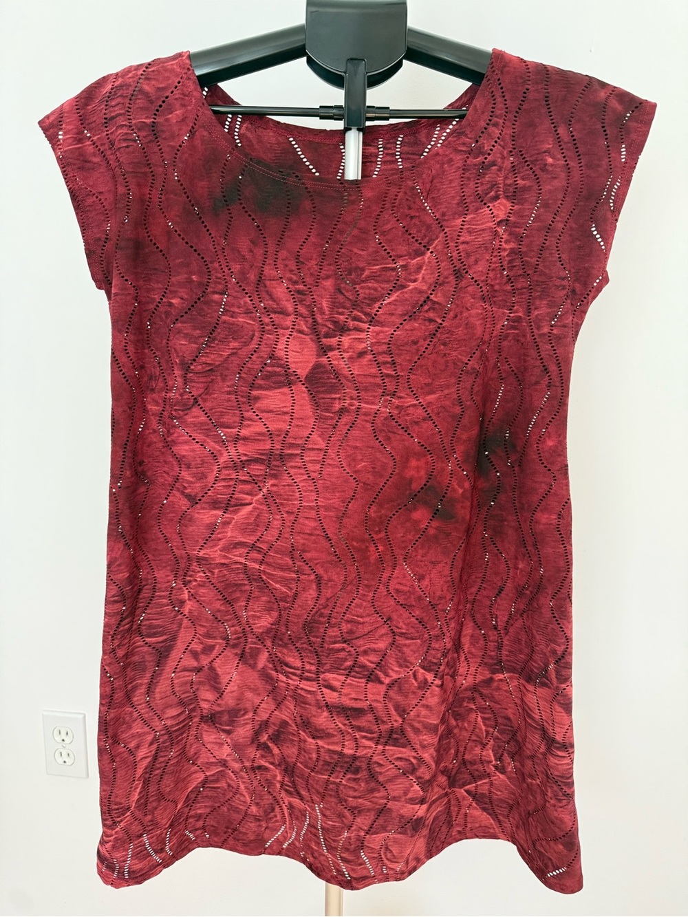 Surprise Maroon Burgundy Crinkled Pointelle Wavy Cutout Tunic Top Large